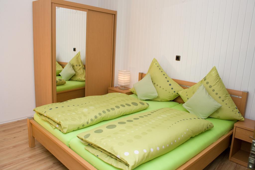 Ferienhaus Alina 贝恩卡斯特尔-屈斯 客房 照片